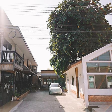 Sleepy House Chiang Rai Bed & Breakfast Екстериор снимка