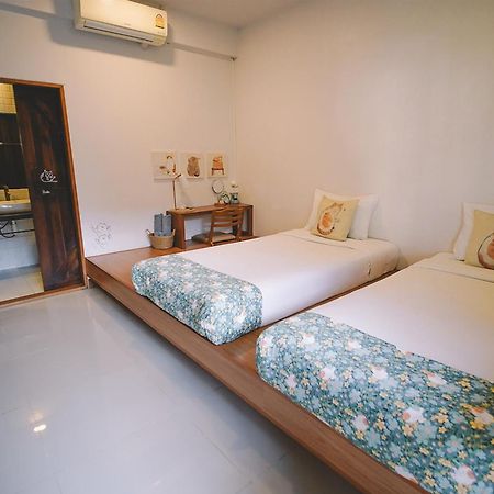 Sleepy House Chiang Rai Bed & Breakfast Екстериор снимка