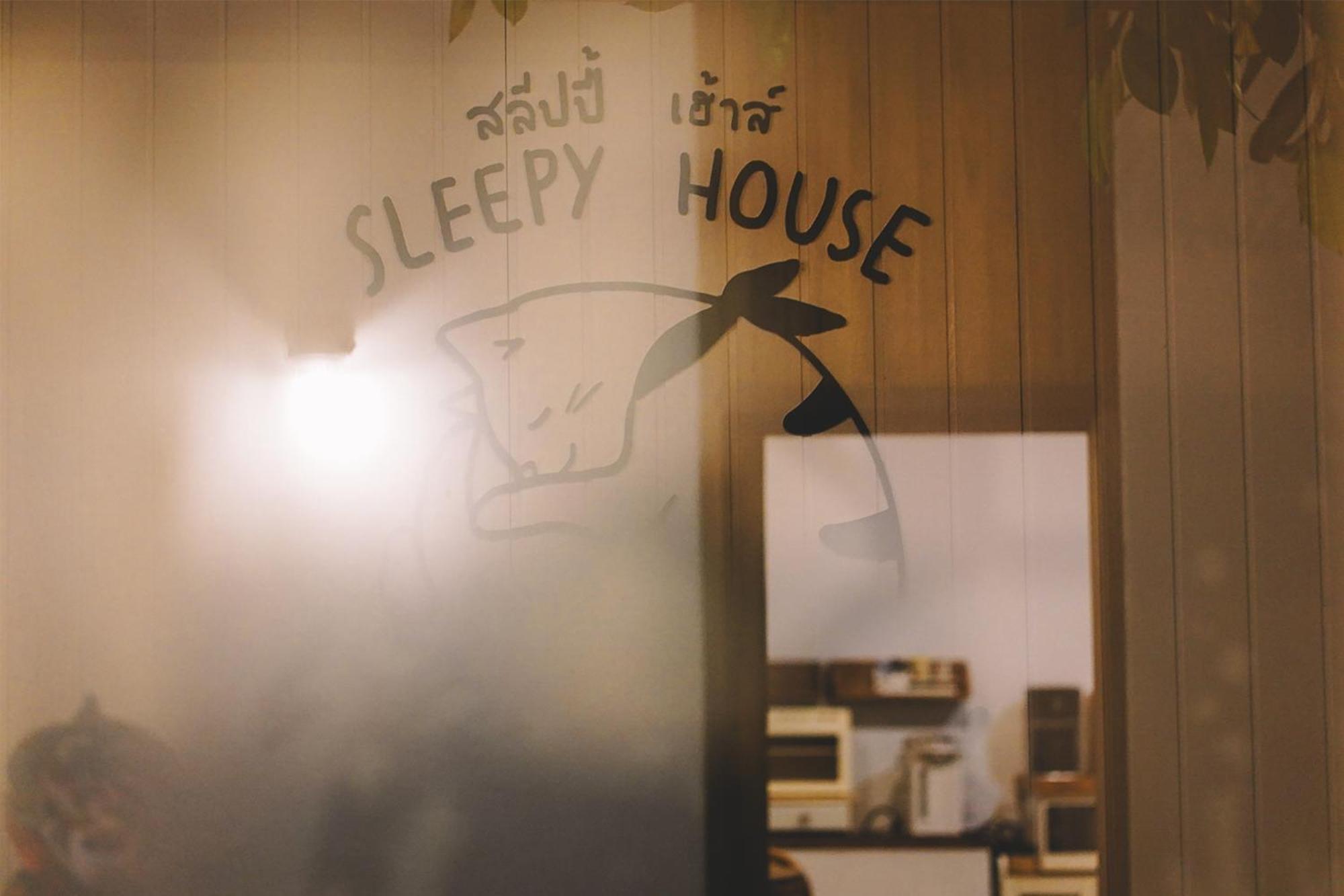 Sleepy House Chiang Rai Bed & Breakfast Екстериор снимка