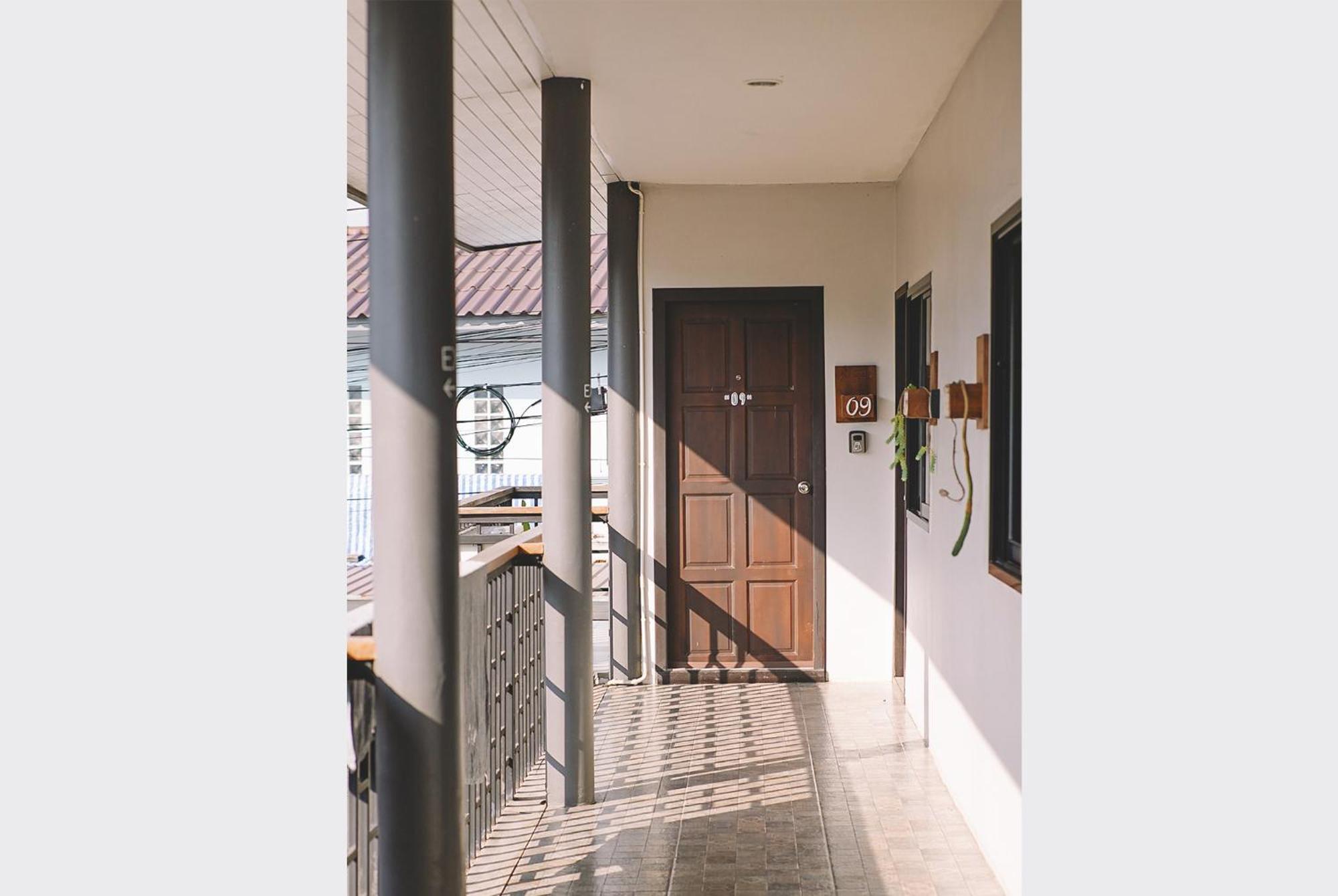 Sleepy House Chiang Rai Bed & Breakfast Екстериор снимка